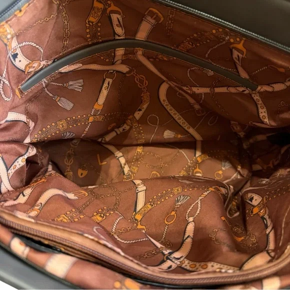 Elegant Gray Tote Bag with Wallet - Picture 9 of 15